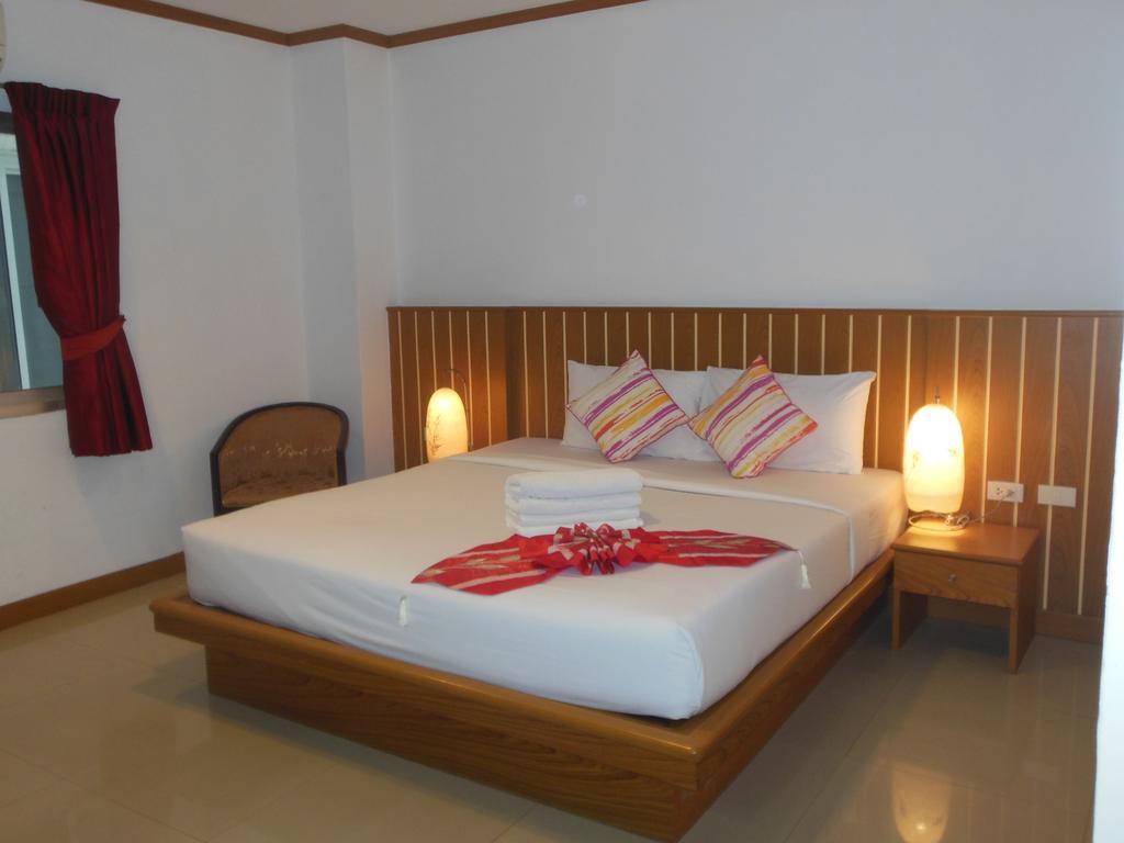 Park Eden Hotel Patong Exterior foto