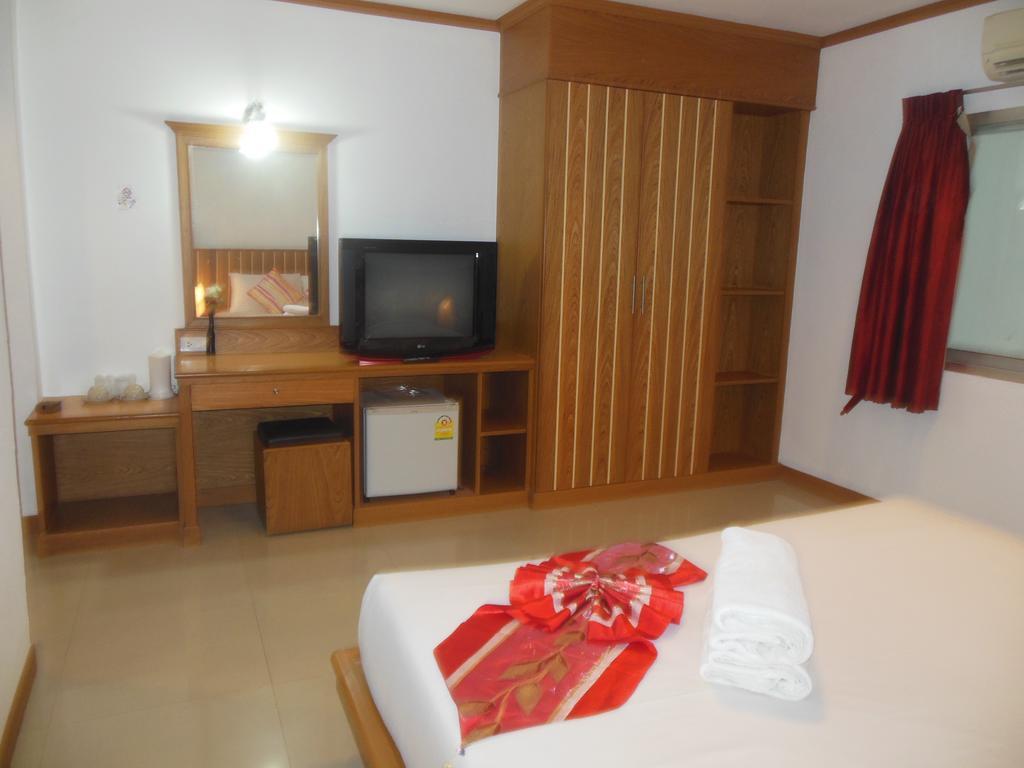 Park Eden Hotel Patong Exterior foto