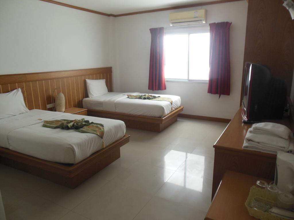 Park Eden Hotel Patong Exterior foto