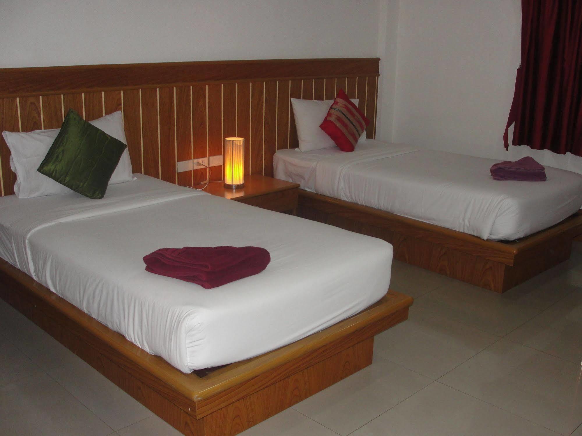 Park Eden Hotel Patong Exterior foto