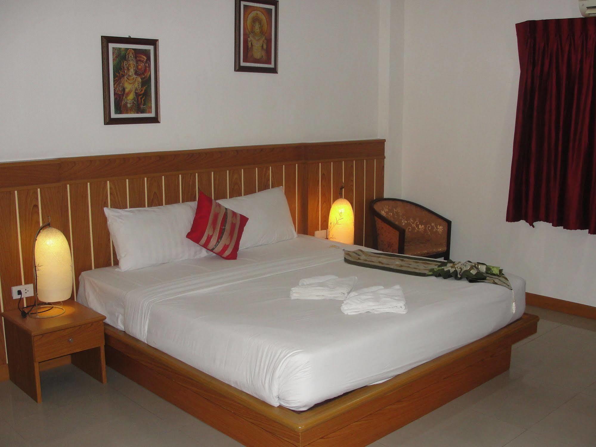 Park Eden Hotel Patong Exterior foto